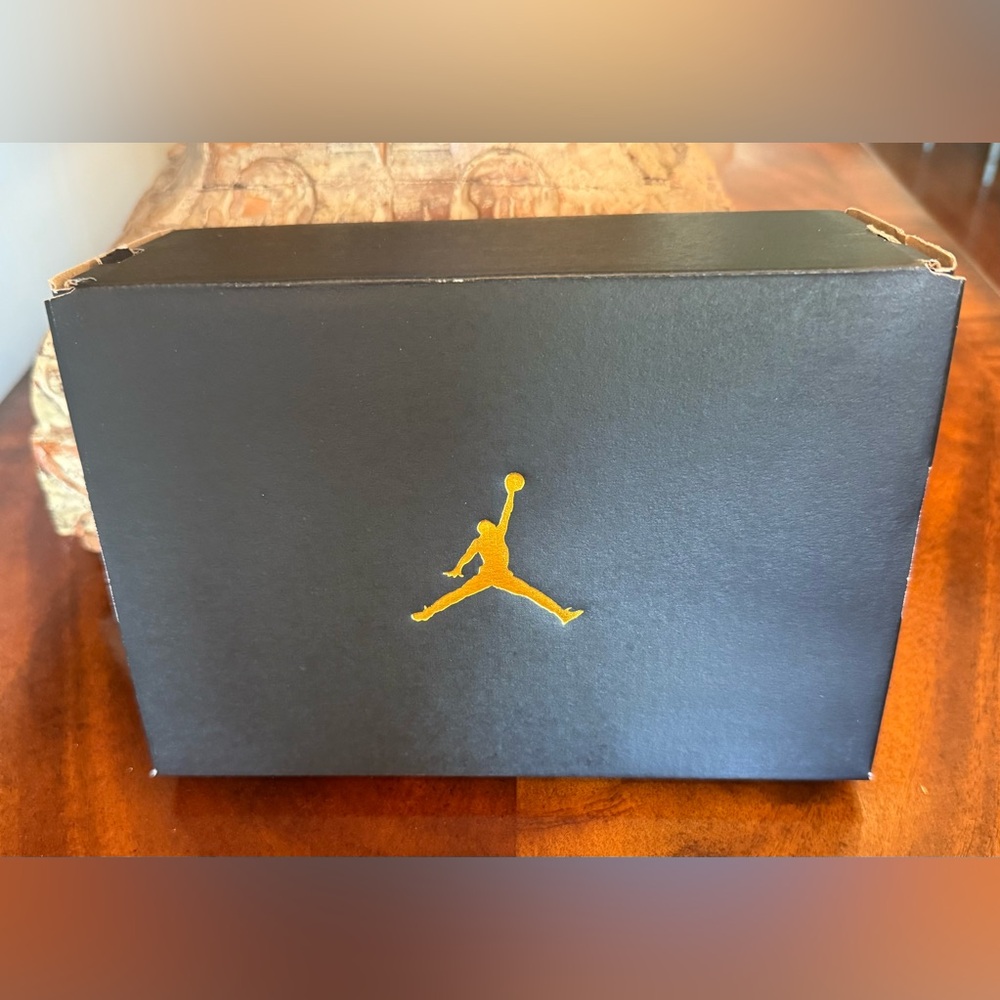 NIB Jordan 1 Retro High OG "Black Toe" Toddler Kids' Shoe, SIZE 5C - Picture 7 of 7